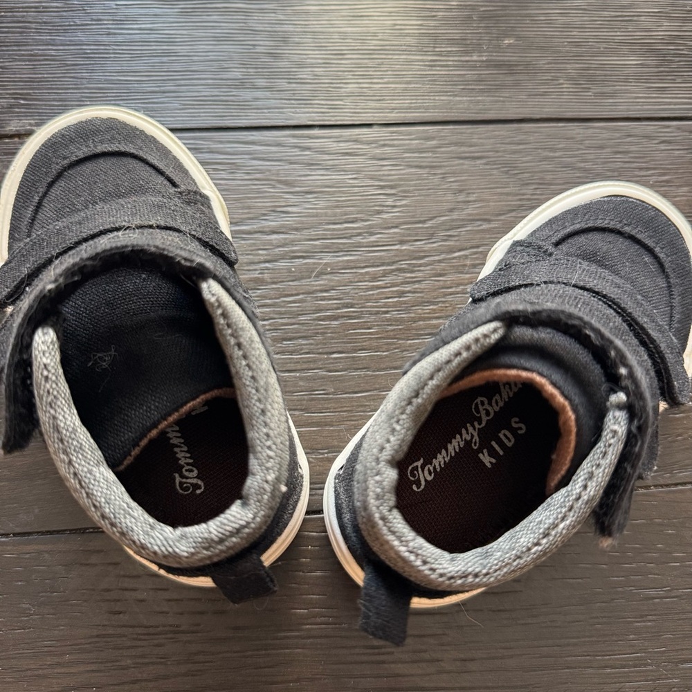 Tommy Bahama Sneaker Boots, Toddler Size 5, Black, Worn once - Picture 4 of 6
